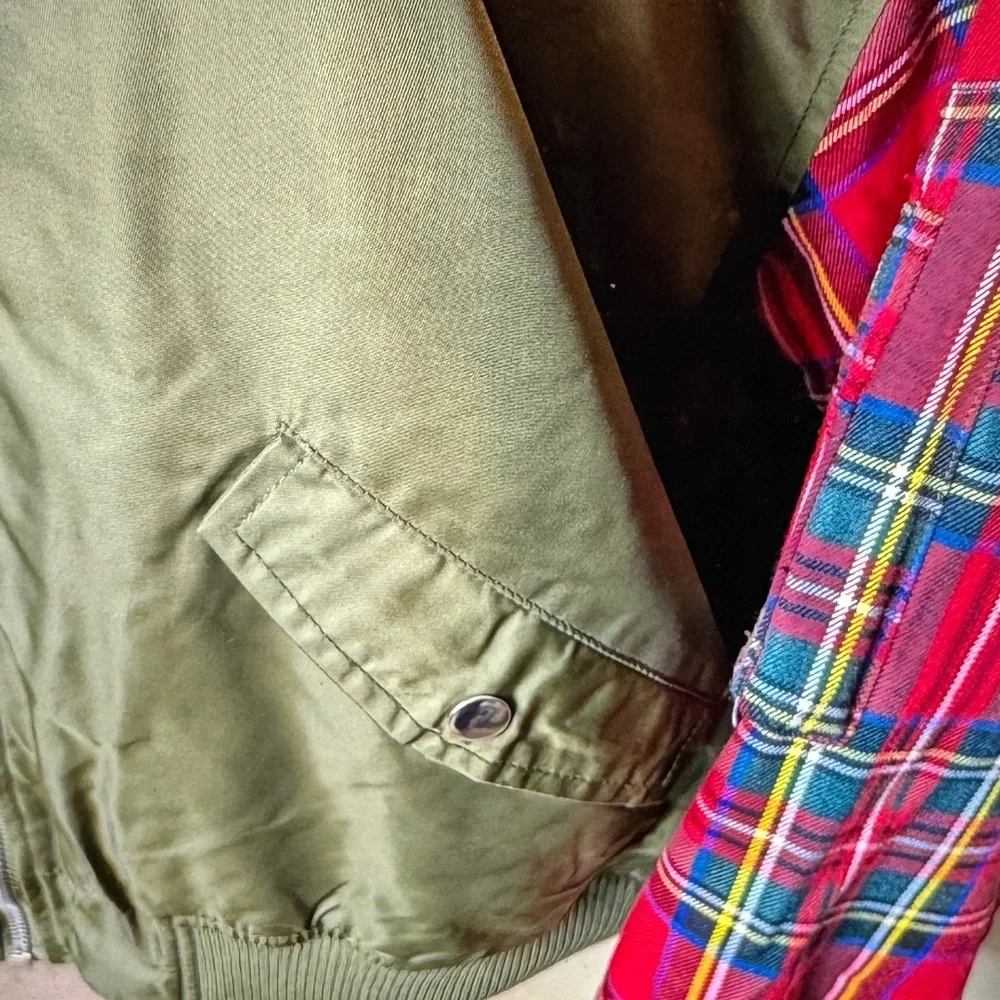 Forever 21 Women’s Green and Red Plaid Bomber Jacket Size S NWT - Picture 6 of 10